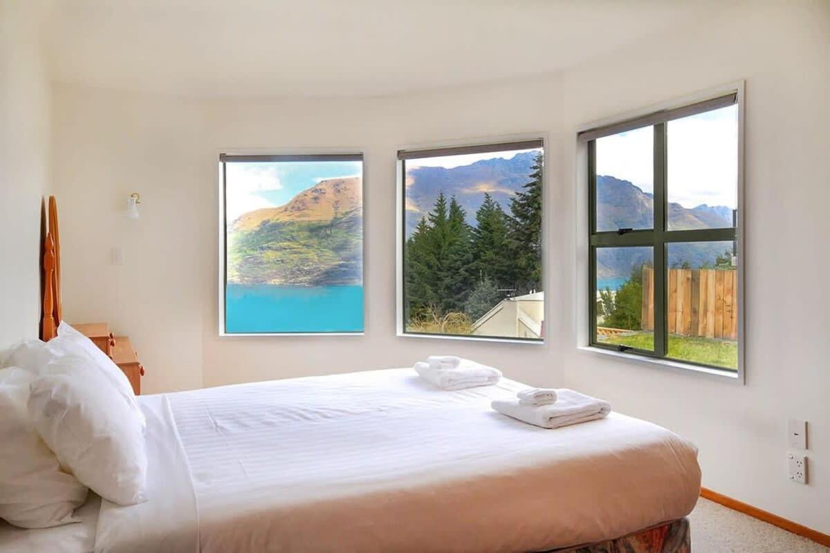 Villa Ruby'S Fernhill Vista à Queenstown Extérieur photo